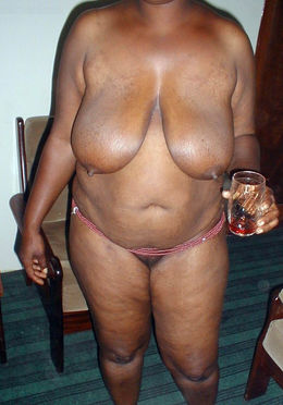 Chubby black mom in this amateur nude