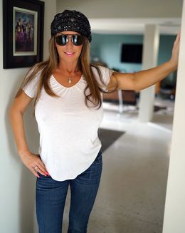 Hippy MILF flashing her big melons in